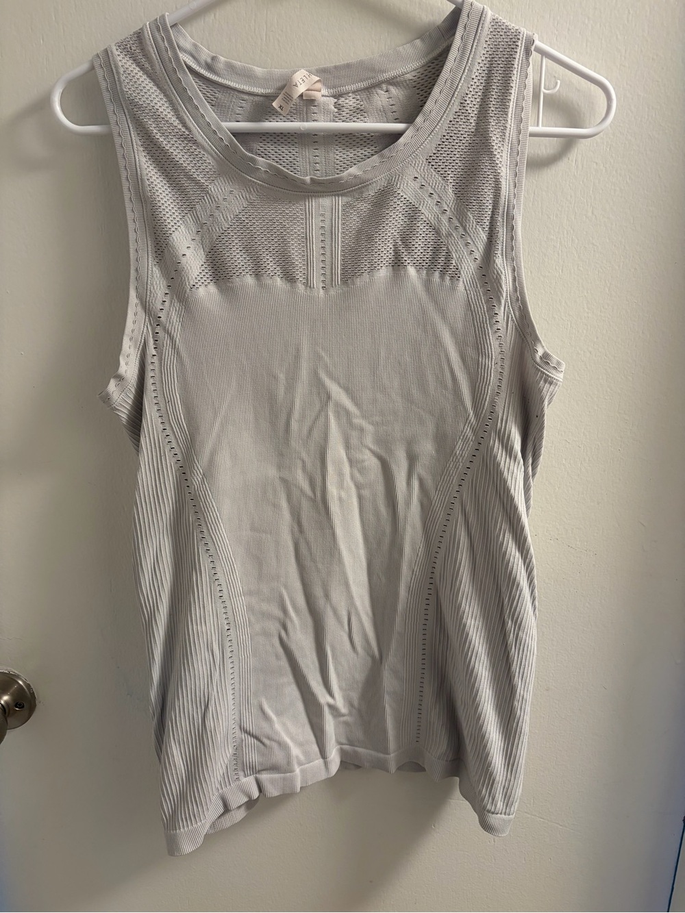 Athleta Light Grey Seamless Perforated Mesh Athletic Tank Top Size XL